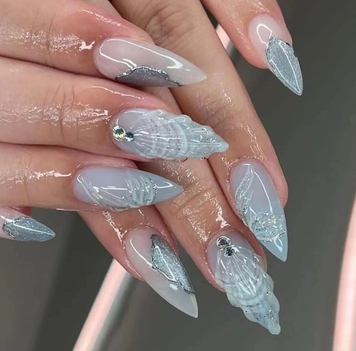 Glittering artificial nail creation Bowlift