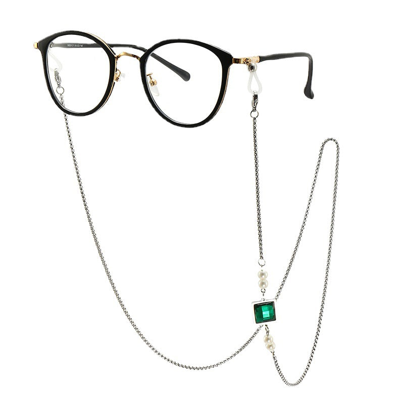 Fashionable Eyewear Chain Bowlift