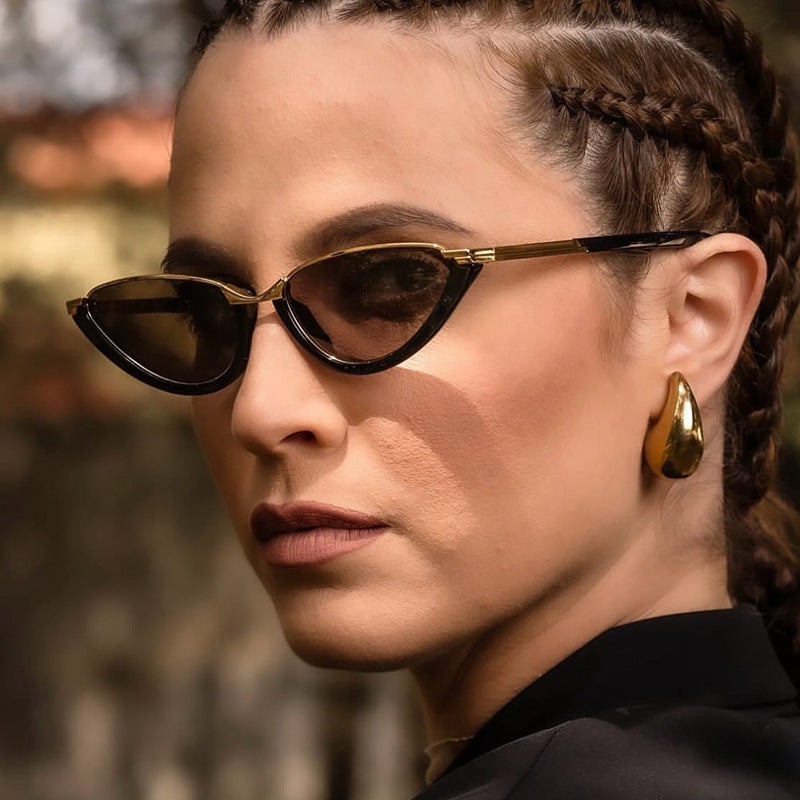 Women futuristic Cat-Eye sunglasses with golden accents Bowlift