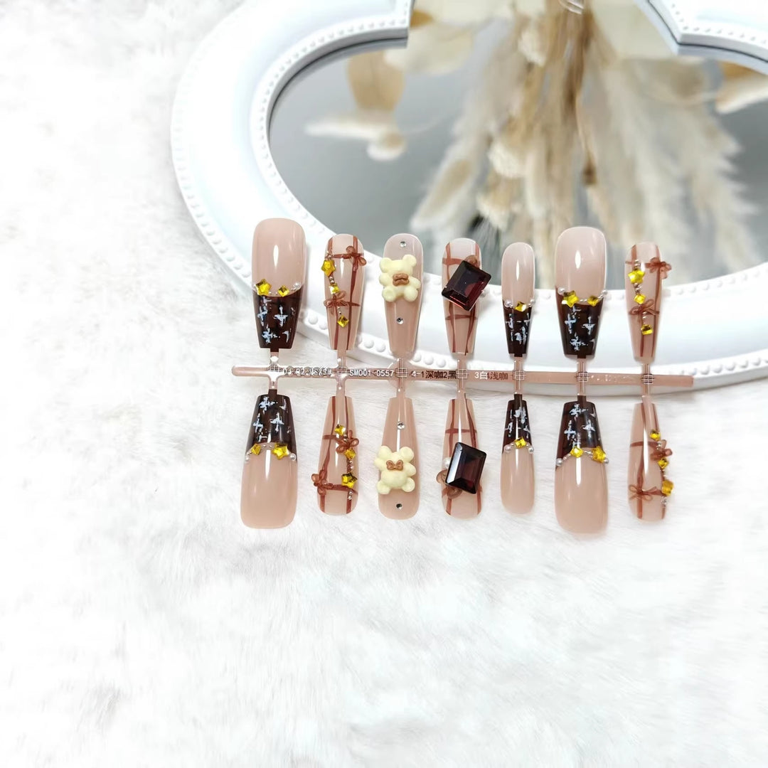 Artificial nails with playful animal designs and glitter effects Bowlift