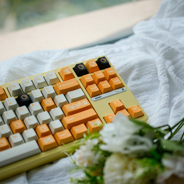 Retro-themed Mechanical Keyboard Bowlift