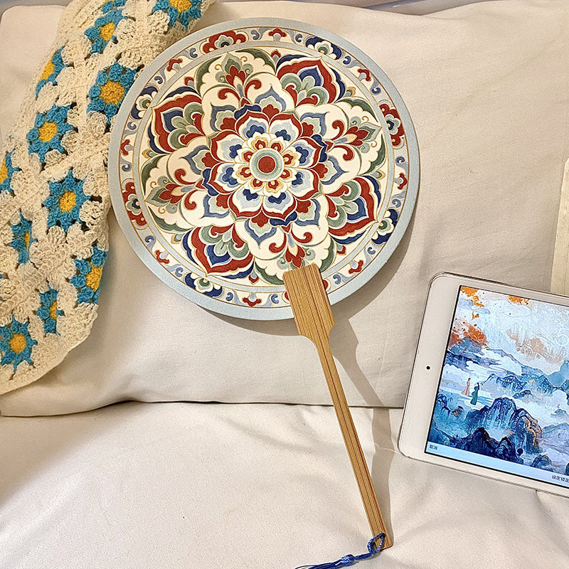 Handmade fan with artistic motif Bowlift