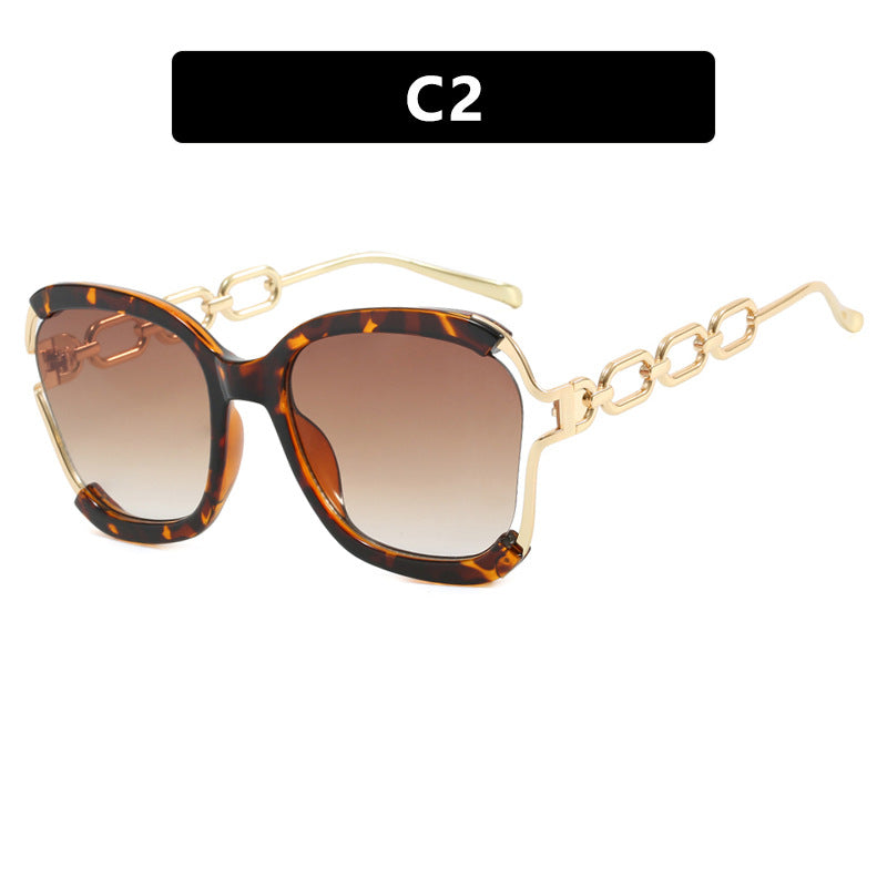 Ladies fashionable sunglasses with golden chain details Bowlift