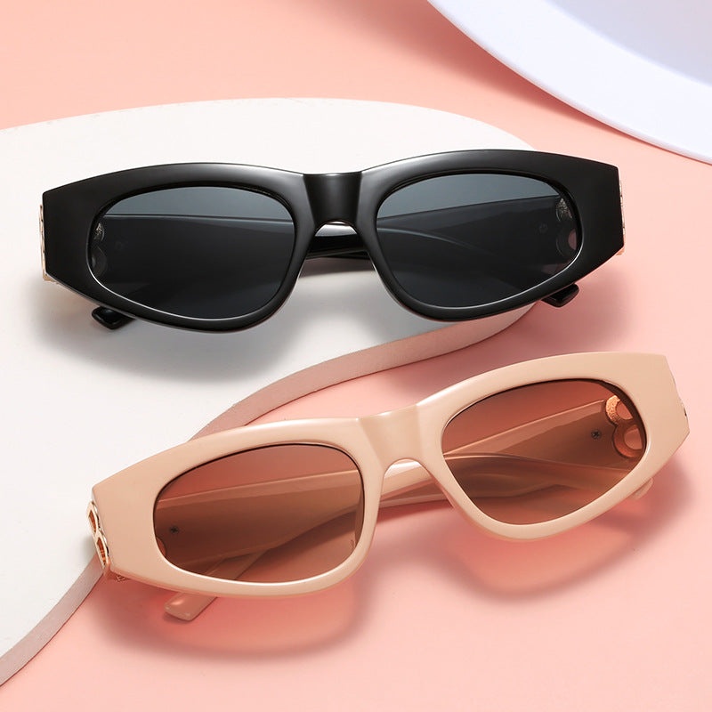 Women Cat-Eye Sunglasses with elegant plastic and luxurious metal details Bowlift