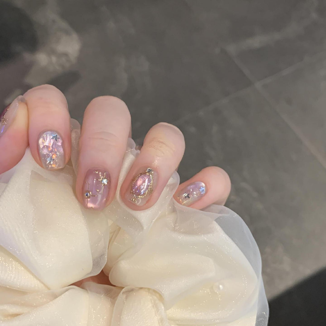 Glamorous nail art with glitter effect Bowlift