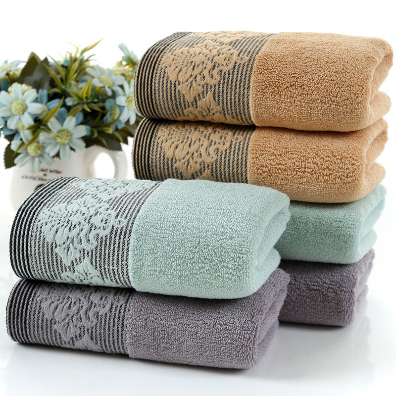 Ladies luxurious terry bath towel with elegant lace trim Bowlift