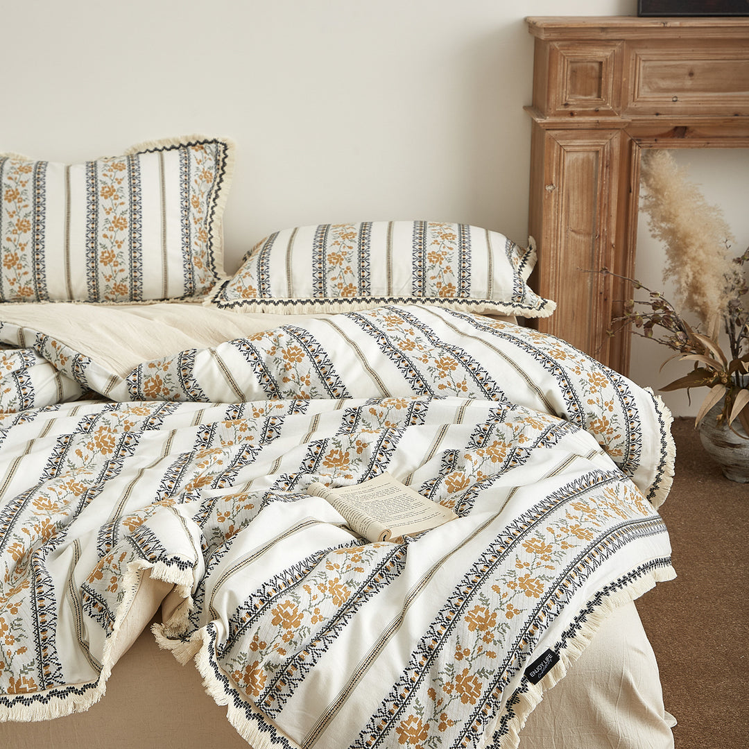 Striped bedding set