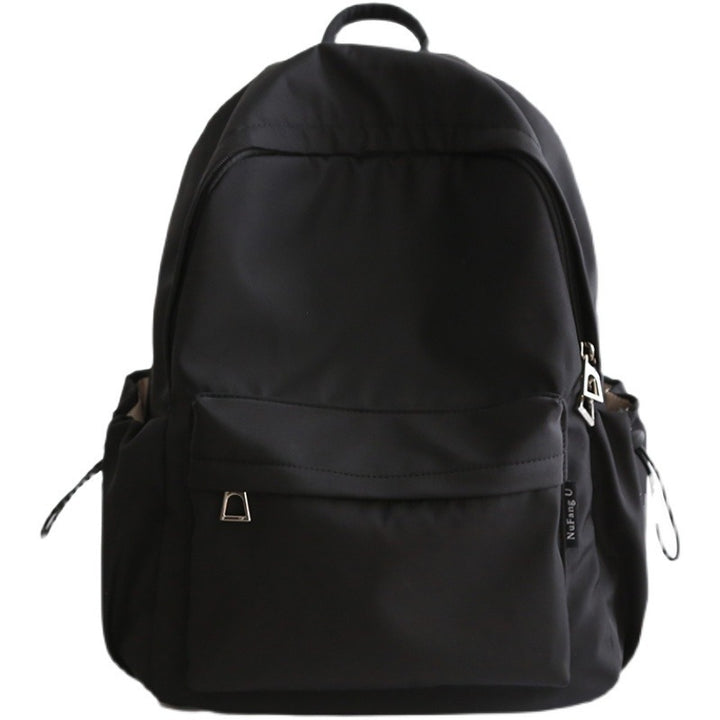 Practical backpack with innovative closure system Bowlift