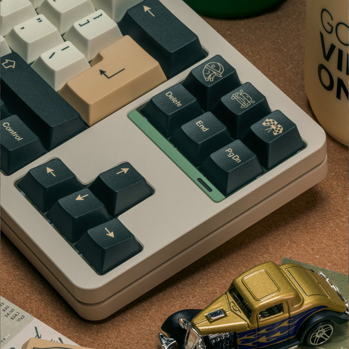Retro-Inspired Gaming Keyboard Bowlift
