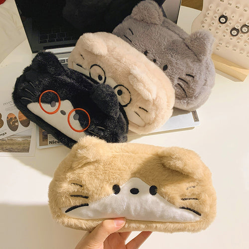 Cute cat motif pillow Bowlift
