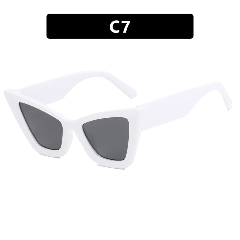Women's Cat-Eye Sunglasses with Elegant Lenses and UV Protection Bowlift