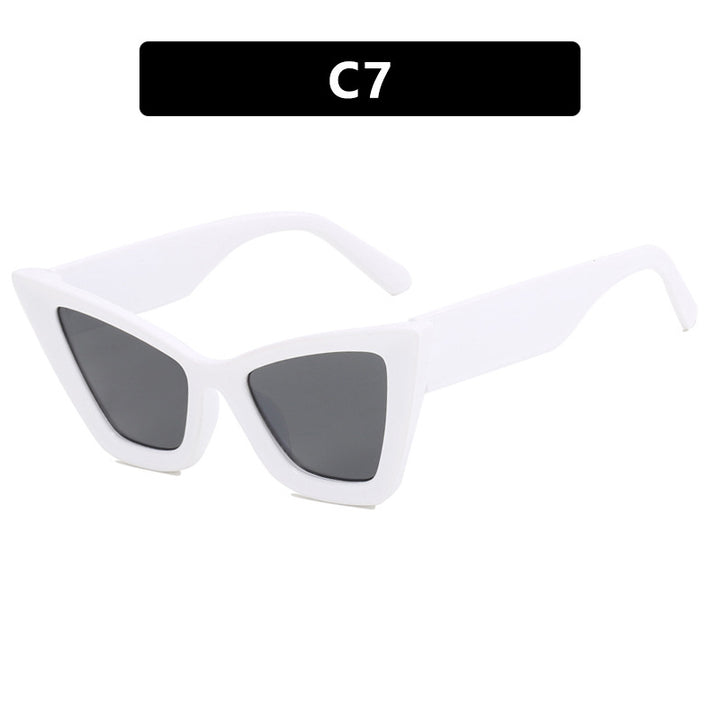 Women's Cat-Eye Sunglasses with Elegant Lenses and UV Protection Bowlift