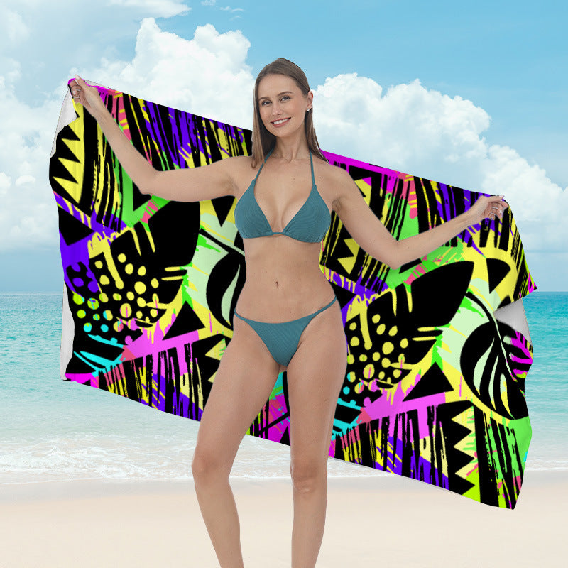 Beach towel with vibrant tropical plant motif Bowlift