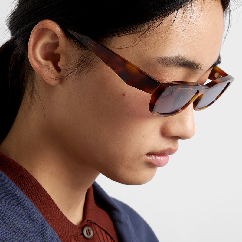 Women's fashionable sunglasses with stylish, rectangular frame Bowlift