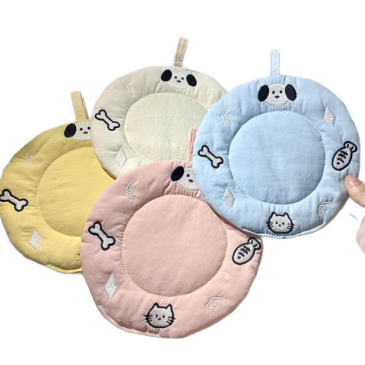 Cozy animal cushion with playful design Bowlift