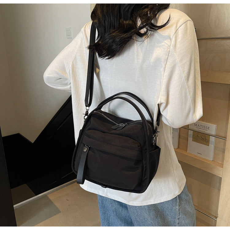 Fashionable shoulder bag with innovative structure and detachable carrying strap Bowlift