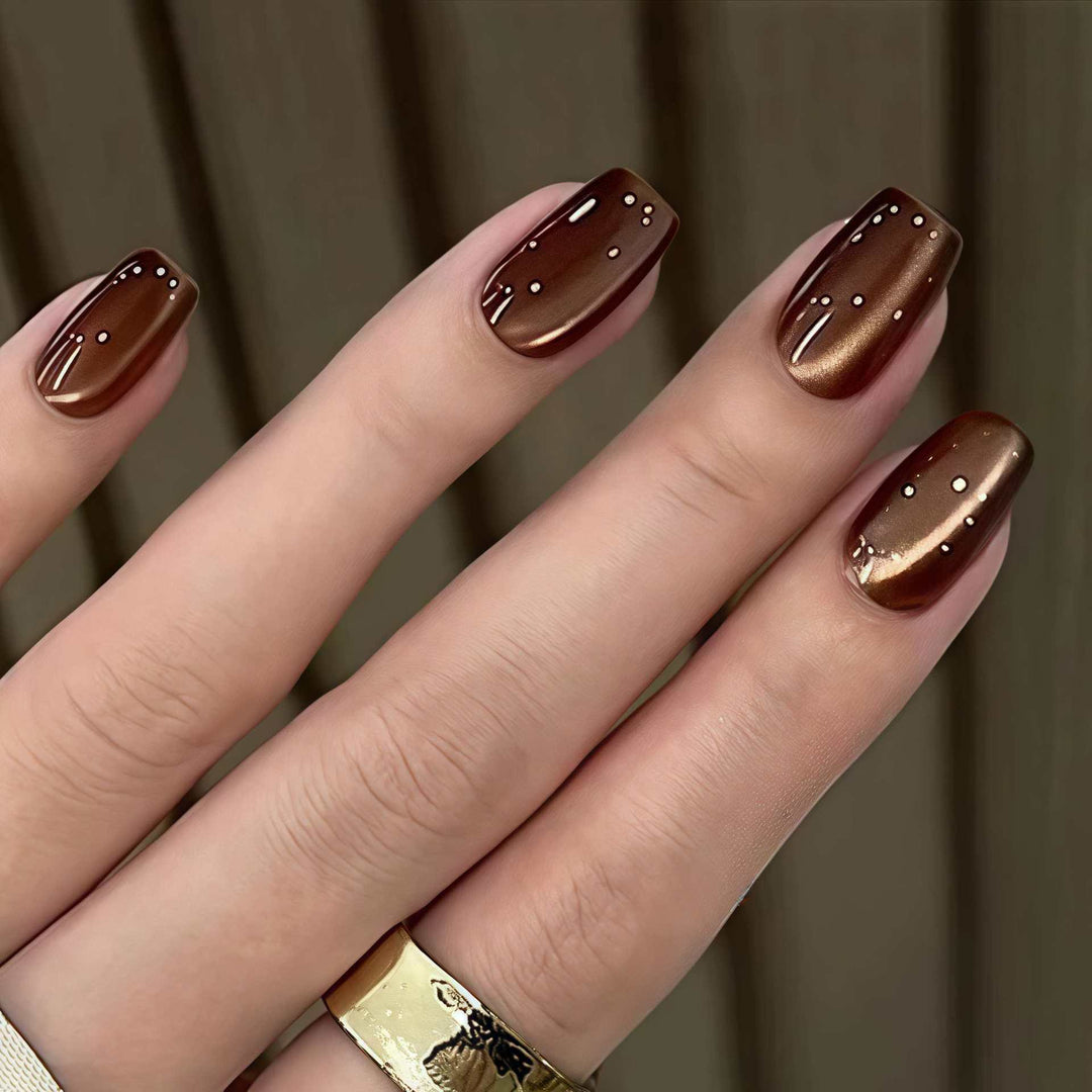 Elegant Press-On Nail Art with Metallic Finish Bowlift