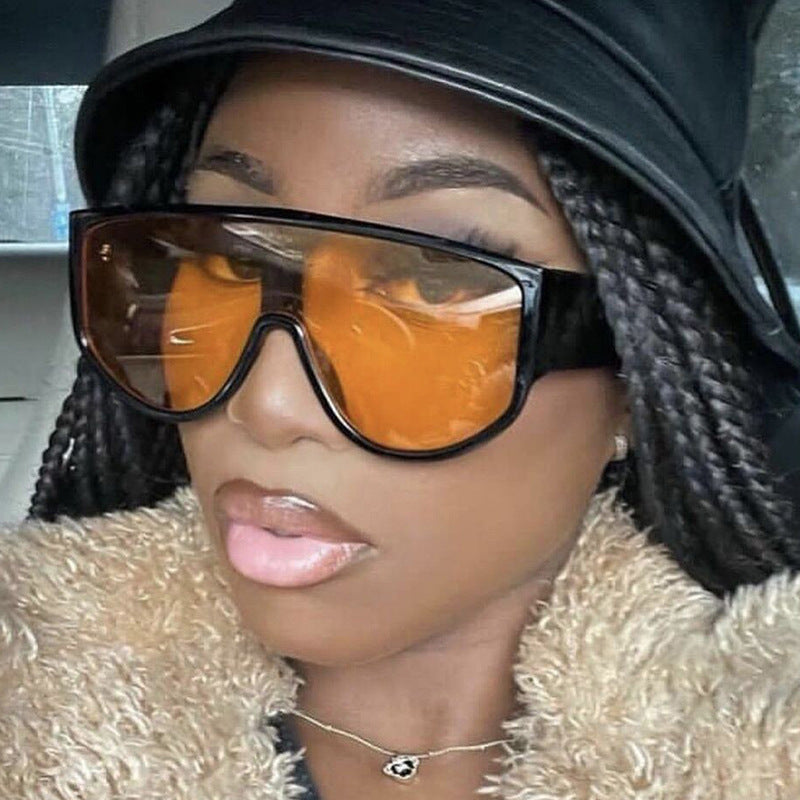 Women’s fashion sunglasses with extraterrestrial design Bowlift