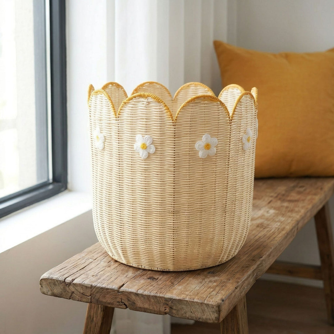 Decorative Scalloped Edge Woven Basket Bowlift
