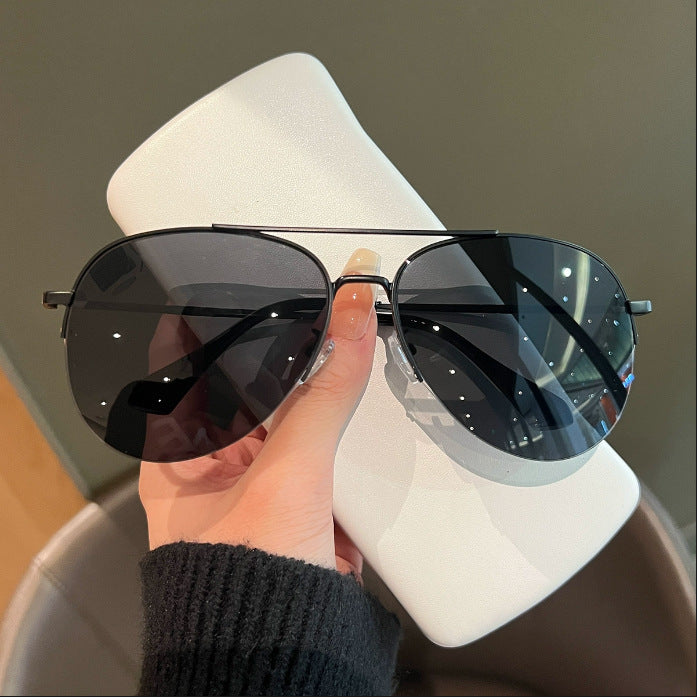 Stylish Aviator Sunglasses Bowlift