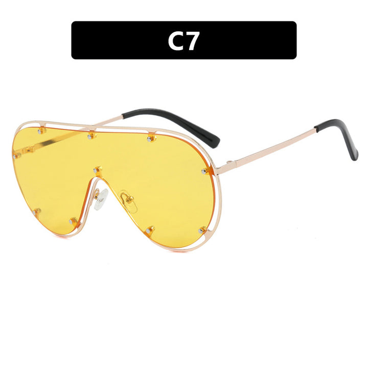 Women's fashionable oversized sunglasses in stylish retro design Bowlift