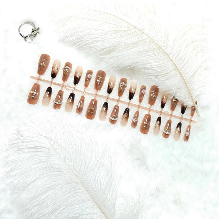 Artificial nail set with elegant ombre and pearl design Bowlift