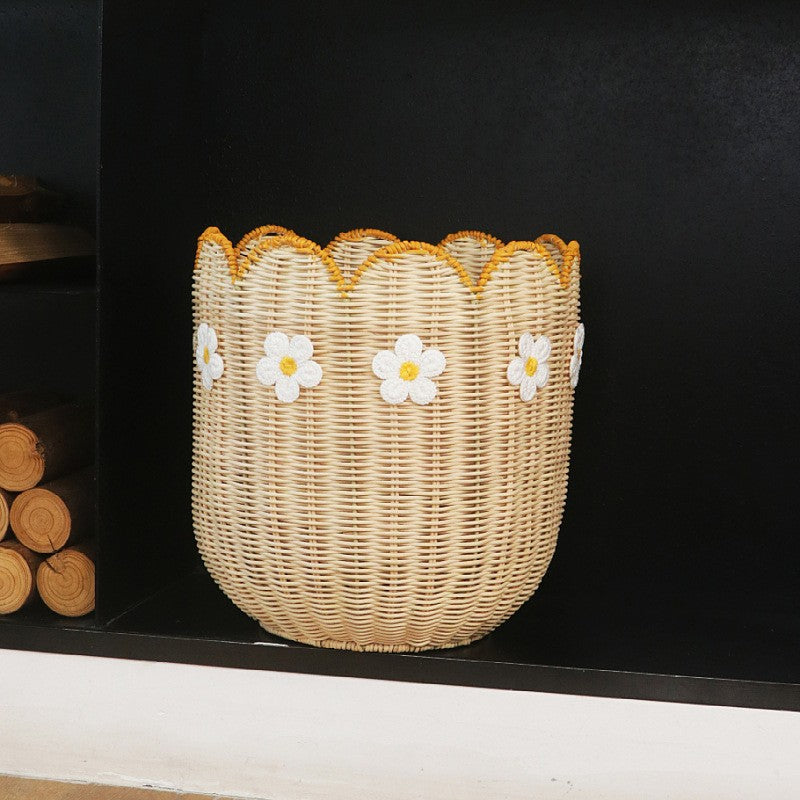 Decorative Scalloped Edge Woven Basket Bowlift