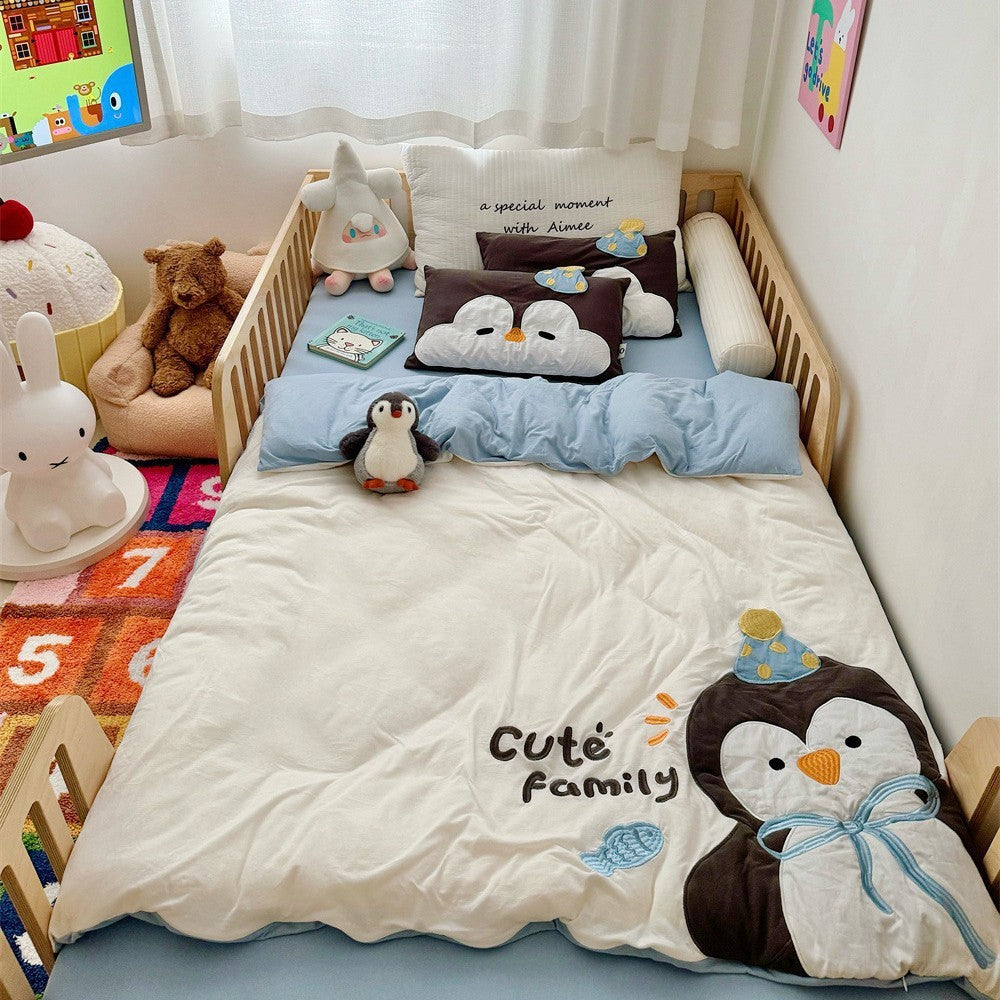 Children's bedding set with cute bear appliqué and soft microfiber