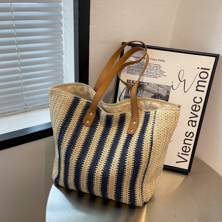 Durable and Stylish Handbag Bowlift