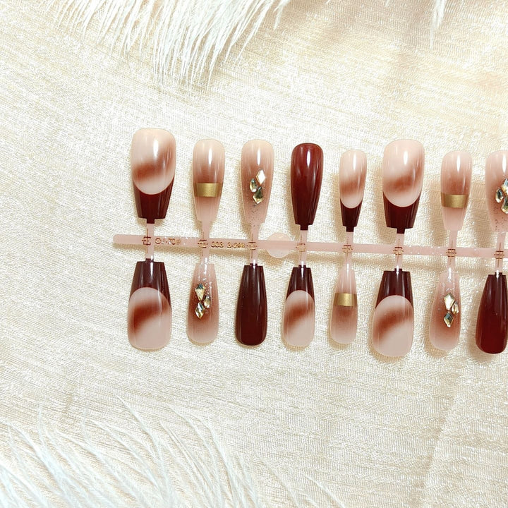 Artificial nails with elegant color gradients and jewelry details Bowlift