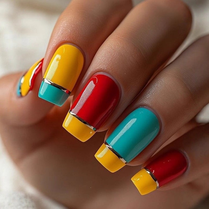 Artificial nails in elegant French tip design Bowlift