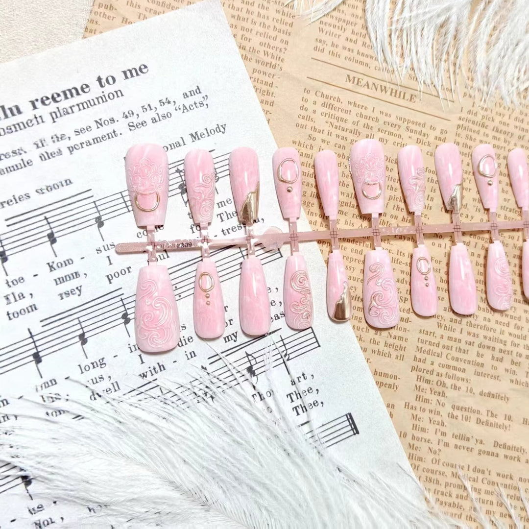 Artificial nails with elegant gold embellishments Bowlift