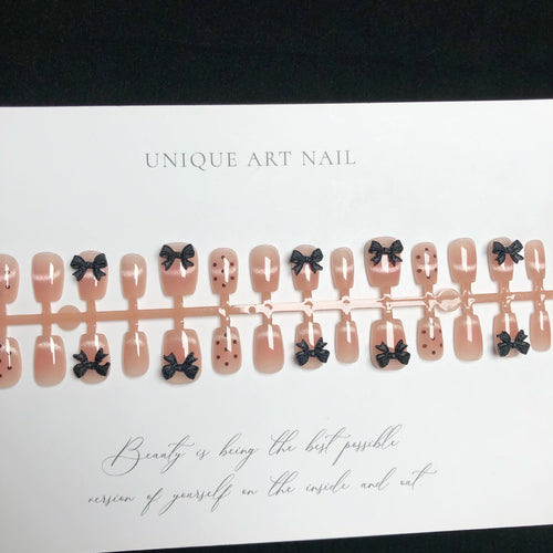 Decorative Bow Accent Press-On Nail Set