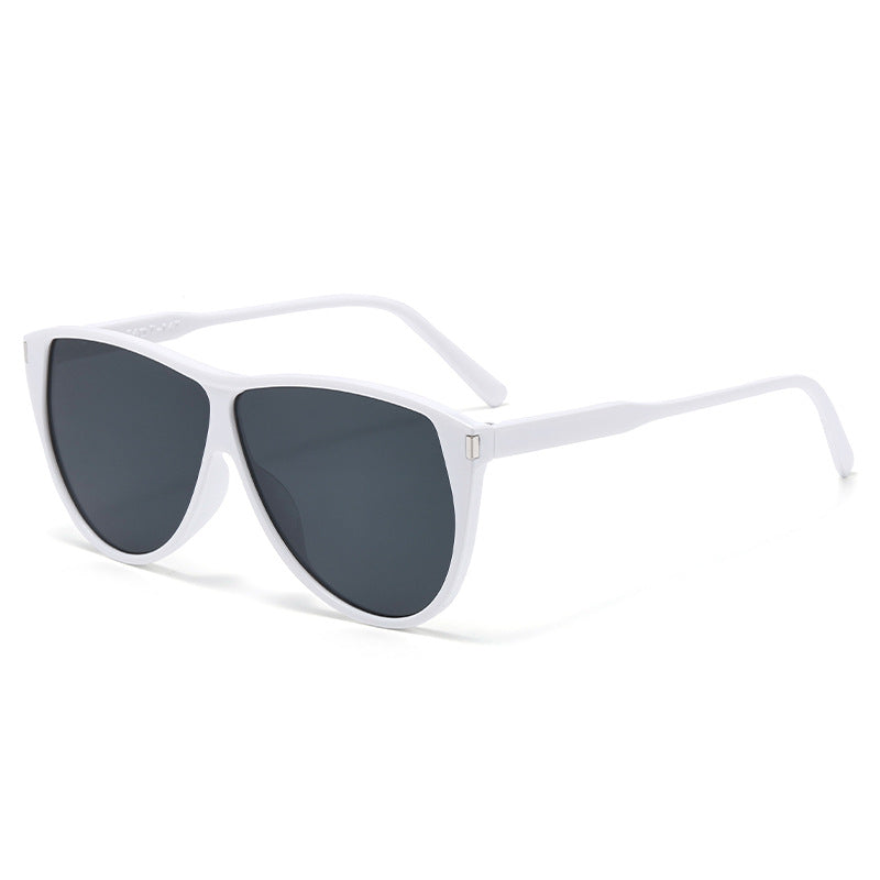 Ladies modern Cat-Eye sunglasses with protective UV filter and stylish frame Bowlift