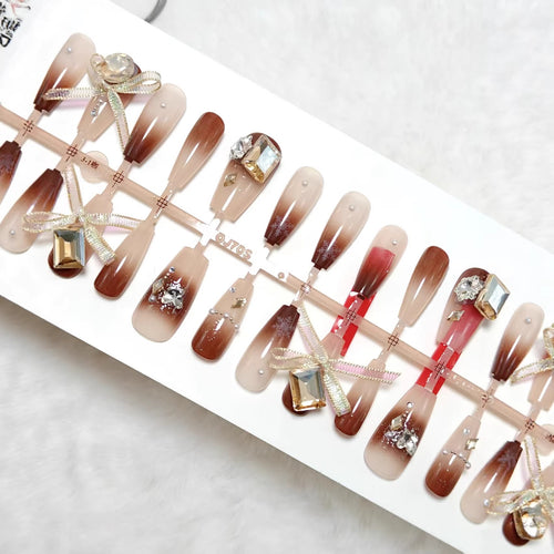 Artificial nails with luxurious design and elegant decorations Bowlift