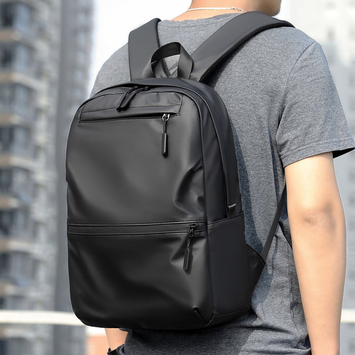 More robust and versatile backpack made of water-repellent material Bowlift