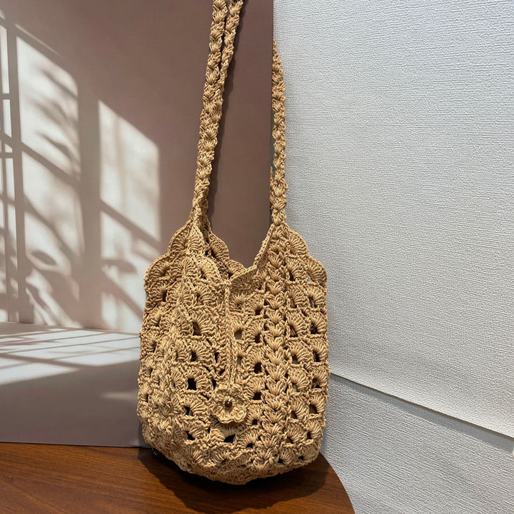 Hand-knotted shoulder bag in modern design Bowlift