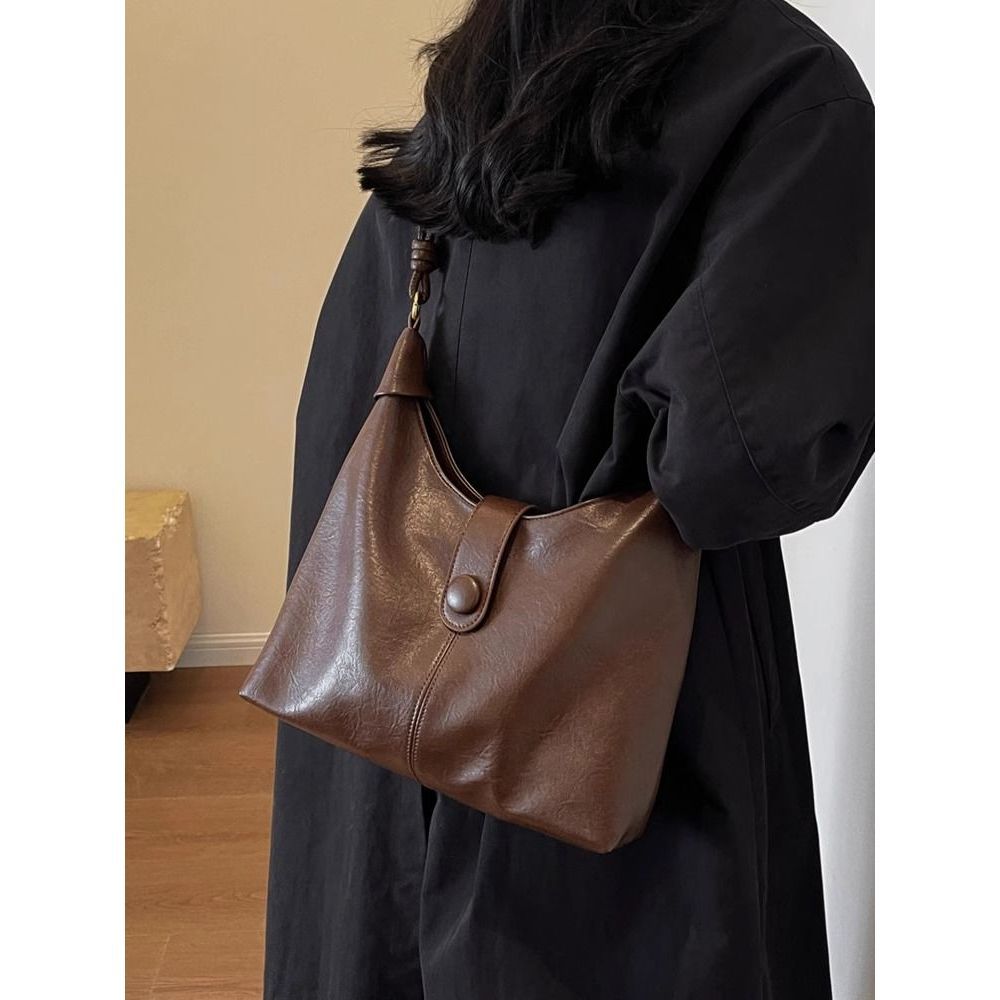 Classic Leather Hobo Bag Bowlift