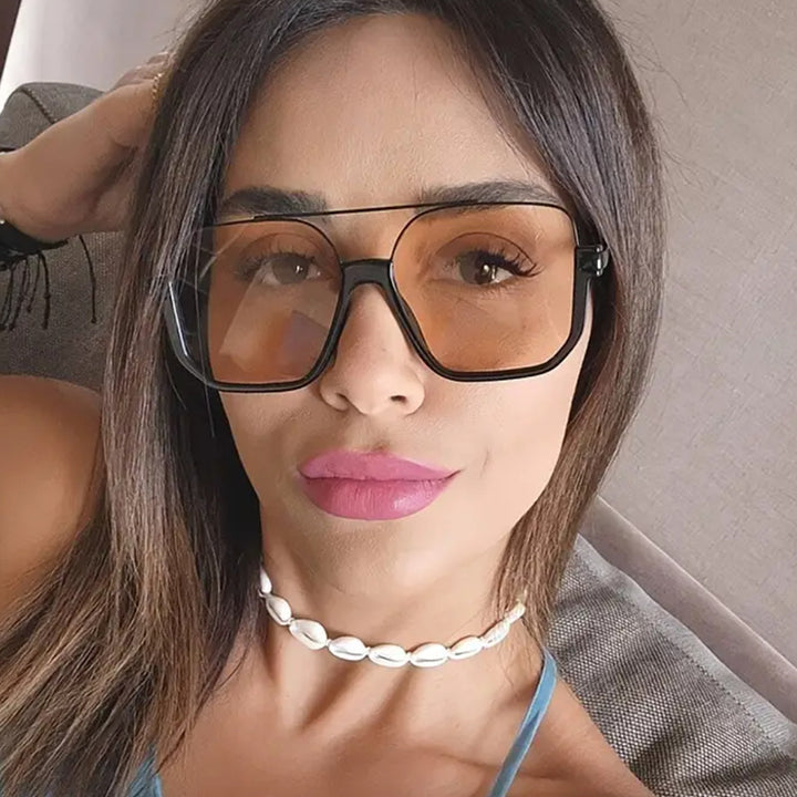 Women's square sunglasses with transparent frame and green tinted lenses Bowlift