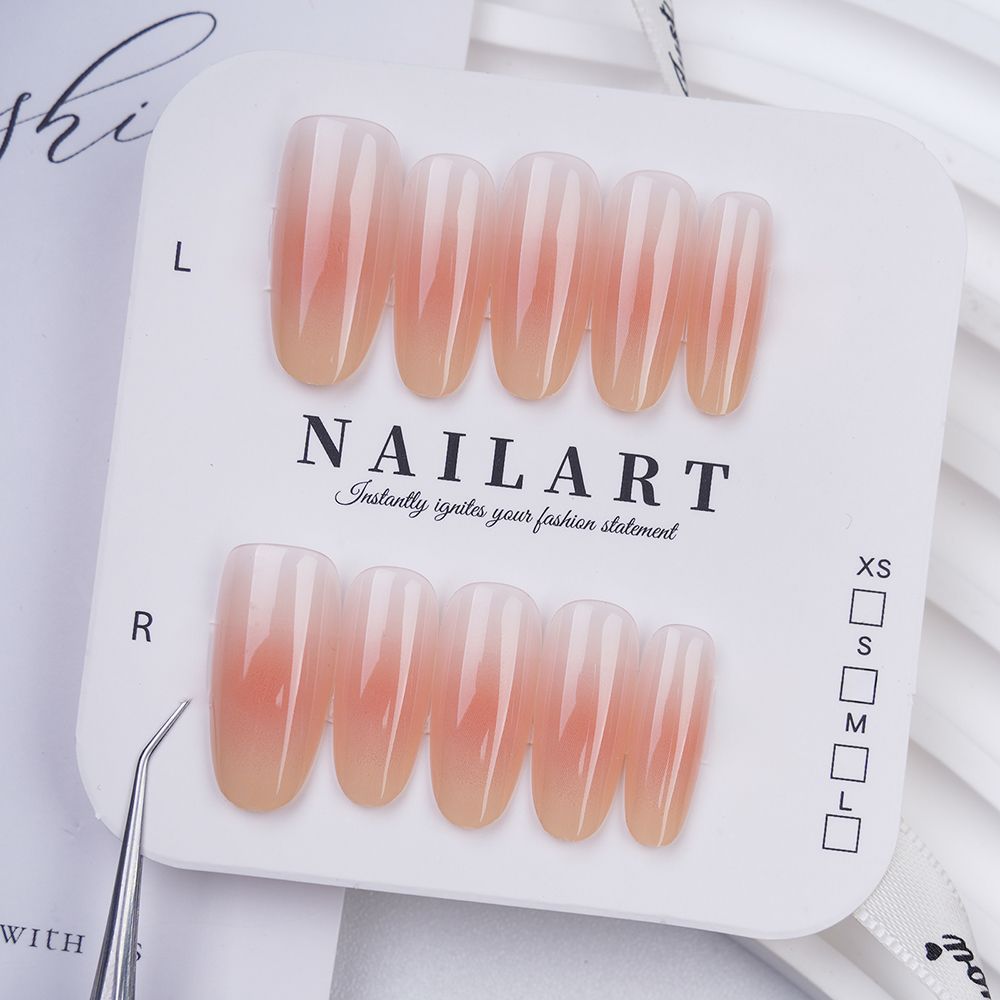 Artificial nails in elegant ombre style Bowlift