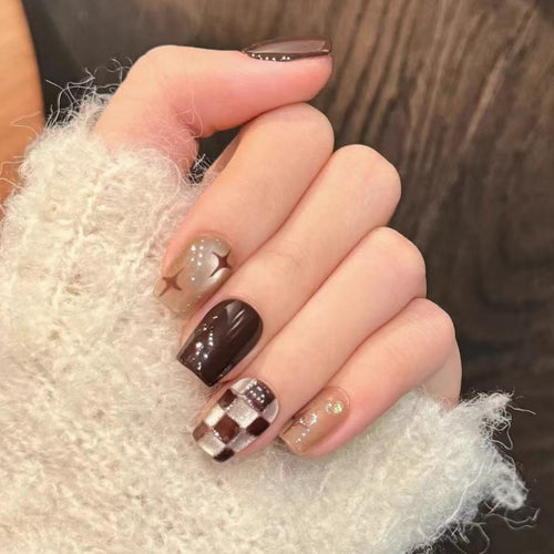 Artificial nails with modern geometric patterns Bowlift
