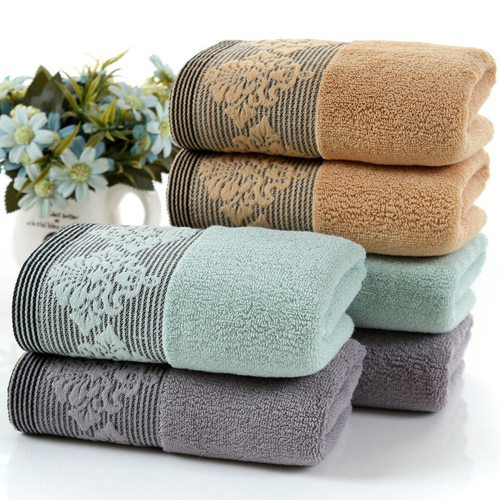 Ladies luxurious terry bath towel with elegant lace trim Bowlift