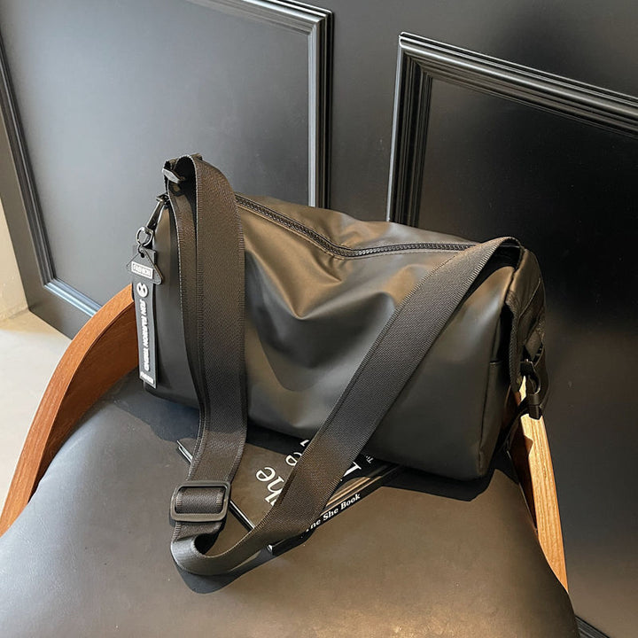 Sleek Multi-Functional Shoulder Bag Bowlift