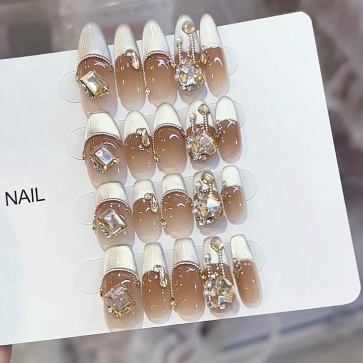 Glamorous Rhinestone-Decorated Press-On Nail Set Bowlift