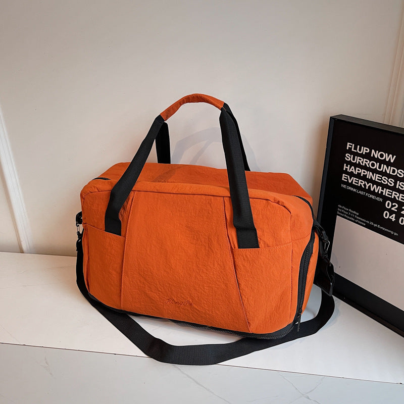 Sporty travel bag with practical outer pockets Bowlift