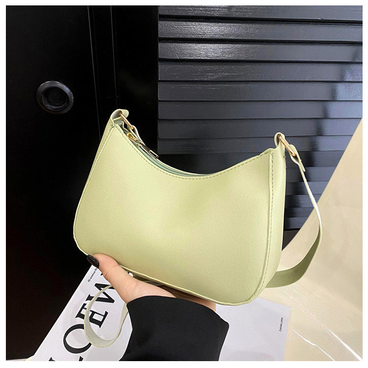 Elegant Handbag in Curved Design Bowlift