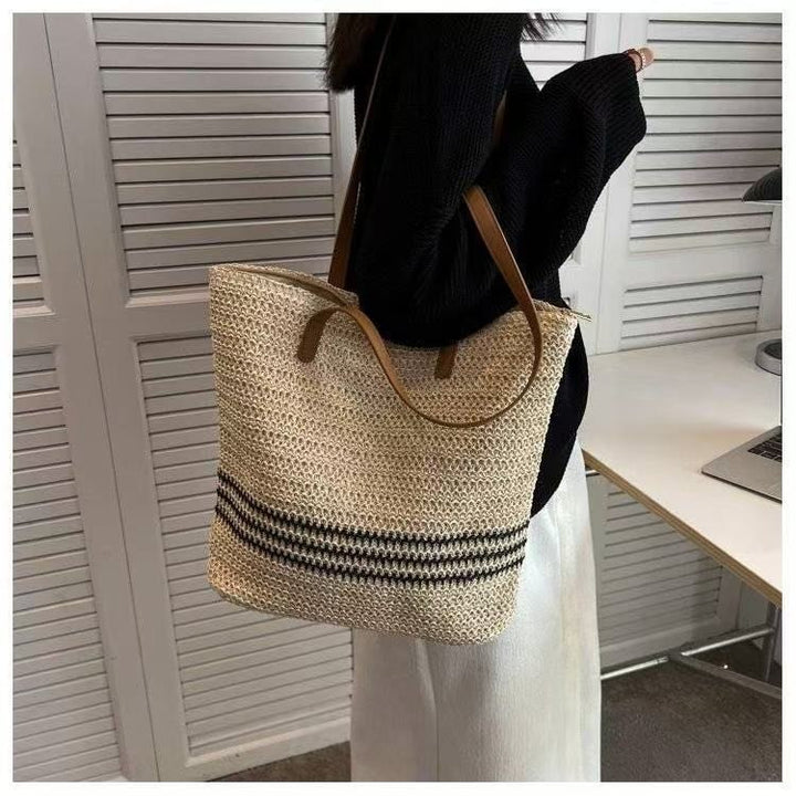 Oversized Beach Bag Made of Woven Material Bowlift