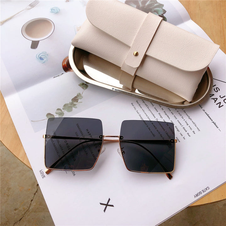 Fashionable Oversized Square Sunglasses Bowlift