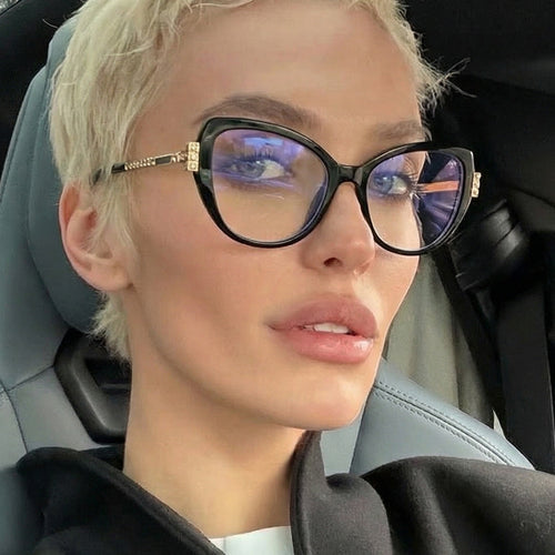 Women oversized sunglasses with protective UV filter and elegant accents Bowlift