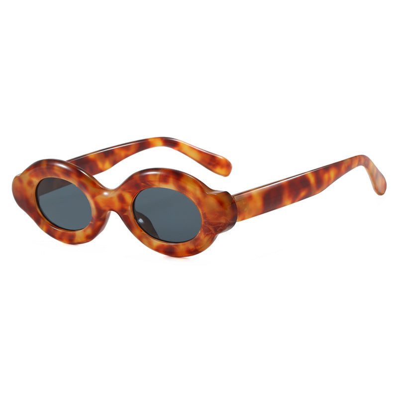 Women's sunglasses in trendy retro design with oval lenses Bowlift